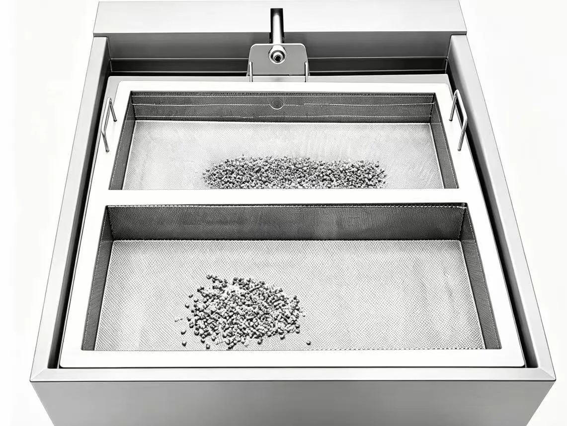 Ultrasonic cleaner with filtration top view